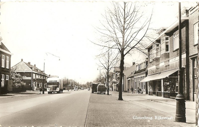 Rijksweg 38 later Gronausestraat 1293 rechts modehuis Visschedijk.jpg