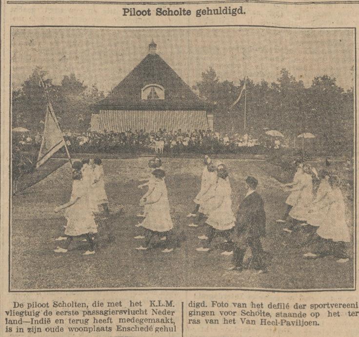Van Heekpark pavijoen huldiging piloot J.B. Scholte krantenfoto 1-8-1927.jpg