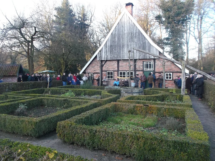 Van Heeksbleeklaan 68 Abraham Ledeboerpark Lammerinkswönner Midwinterhoornblazen 14-12-2014.JPG