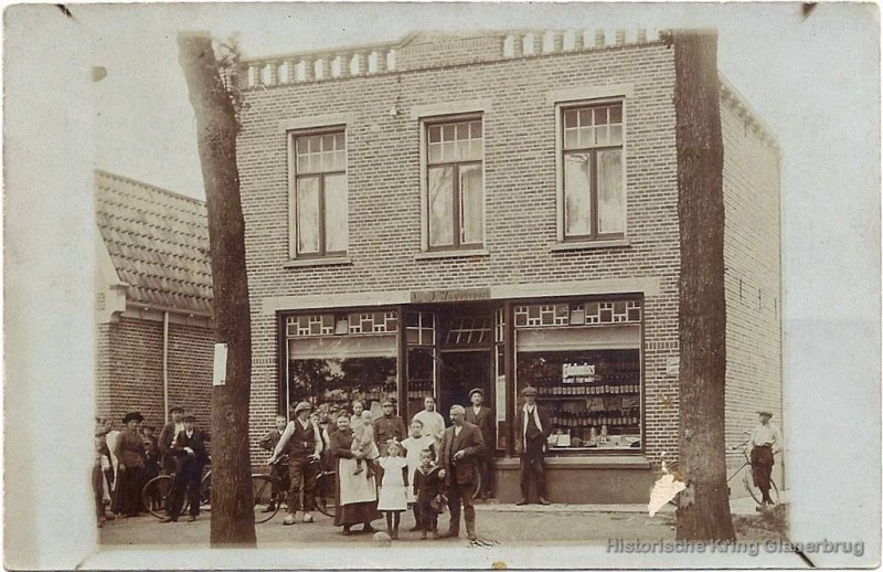 Rijksweg 127 Wagenvoort, Fa. Gebr. Bakkerij en kruidenier 1950.jpg