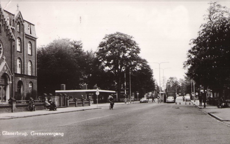 Gronausestraat 1363 grenswisselkantoor Redemptoristenklooster 1972.jpg