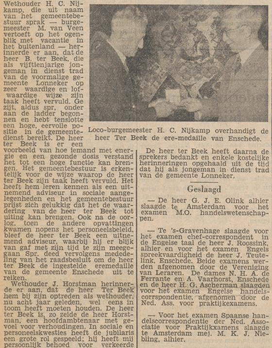 B. ter Beek chef gemeentesecretarie eremedaille Gemeente Enschede krantenbericht Tubantia 27-7-1953 (2).jpg