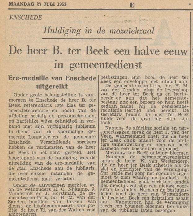 B. ter Beek chef gemeentesecretarie eremedaille Gemeente Enschede krantenbericht Tubantia 27-7-1953.jpg