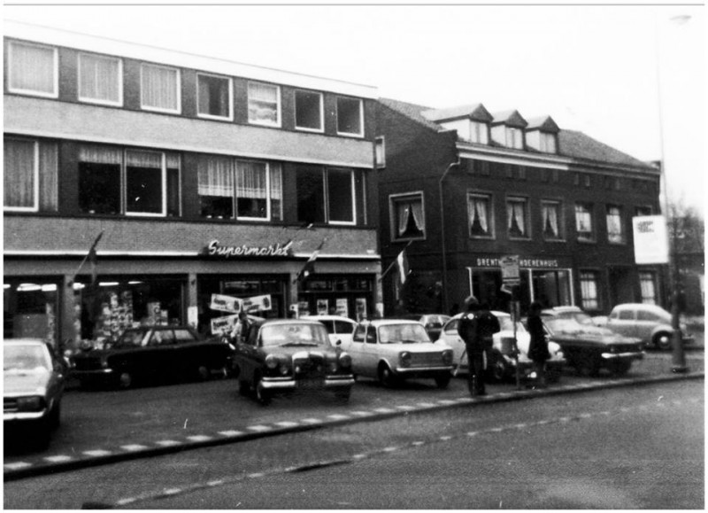 Haaksbergerstraat 116 supermarkt Weijenberg en schoenenhandel Drenth.jpg