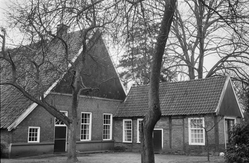 Helmerstraat 203 Usselo Boerderij Helmer. Rijksmonument..jpg