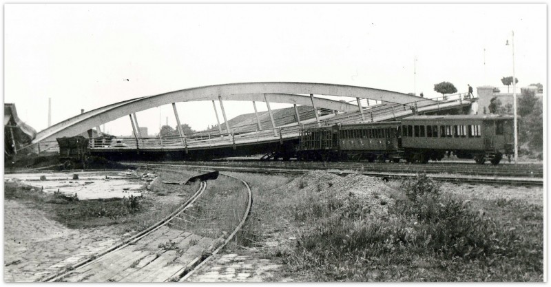 Getfertsingel 1 Getfertbrug of brug Zuid na het bombardement in 1945.jpg