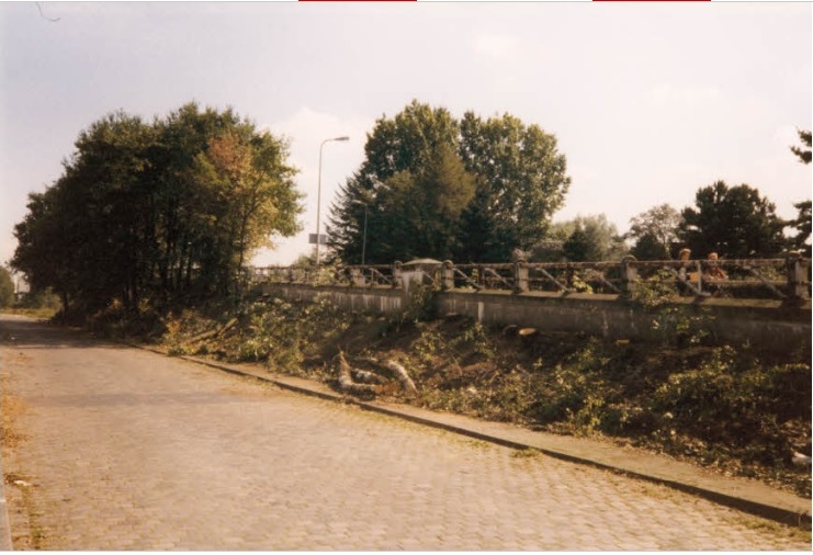 Taludstraat Deel Wethouder H.C. Nijkampbrug, ook wel Brug Zuid genoemd, gelegen tussen de Varviksingel en Getfertsingel. sep. 1993.jpg