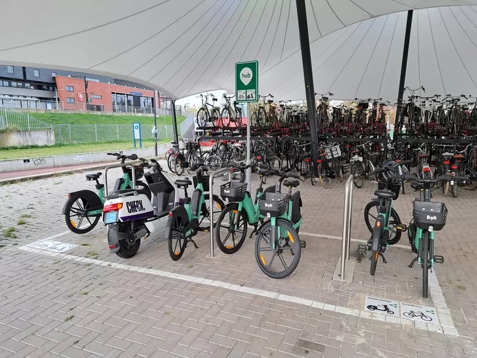 Kennispark Een hub voor deelscooters.jpg