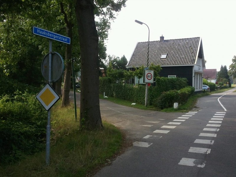 Haaksbergerstraat 851 De Tol vroeger rijwielzaak G.W. Bornebroek en nog vroeger tolhuis.jpg