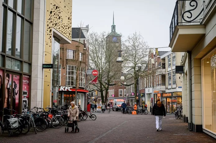 Langestraat vanaf De Klomp (vroeger Gronausestraat) 2023.jpg