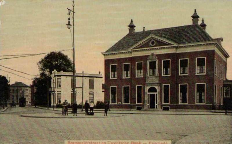 Hoedemakerplein 1 Twentsche Bank. tram.jpg