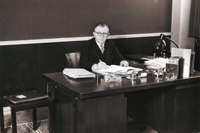 Langestraat 24 Stadhuis Loco-gemeentesecretaris E.Suers 1964.jpeg