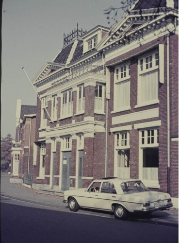 Nijverheidstraat 11 Rechts kantoor van Ziekenfonds Enschede-Lonneker. 14-10-1969.jpg