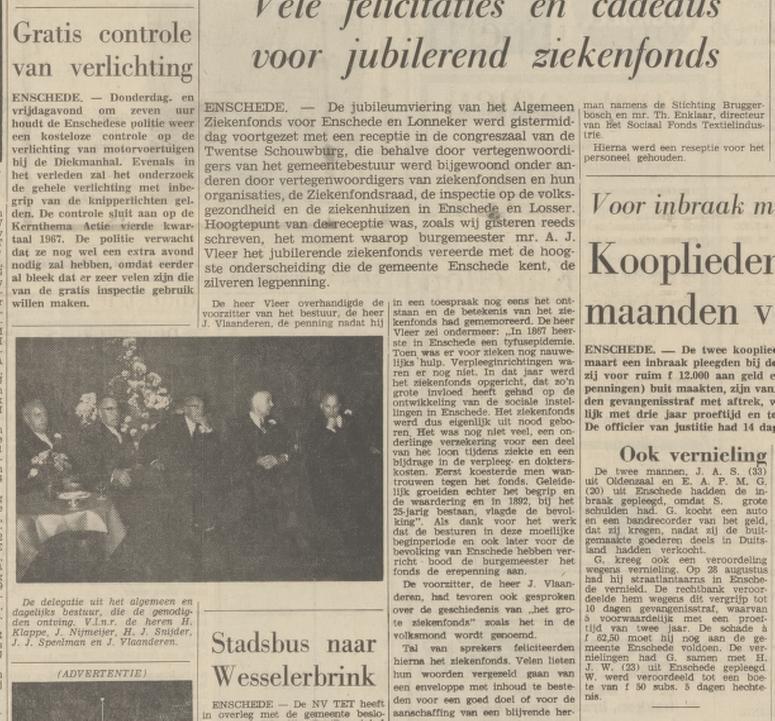Ziekenfonds Enschede en Lonneneker zilveren legpenning Gemeente Enschede bij 100 jarig bestaan krantenbericht Tubantia 3-10-1967.jpg