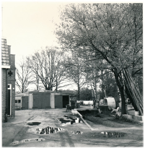 Losplaats 9 Windmolenweg bouwmaterialenhandel H Kamp 1970.jpeg