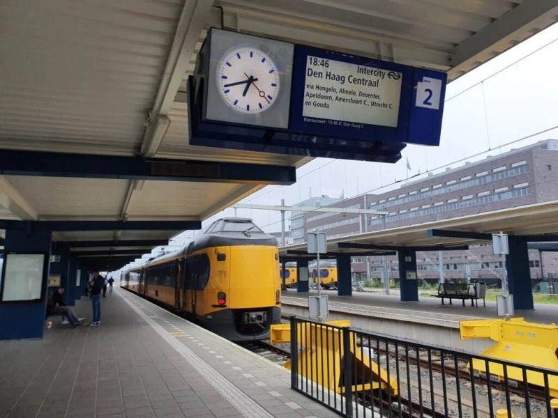 Station Enschede perron.jpg