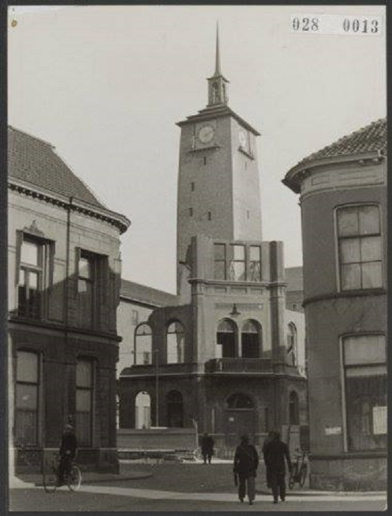 Langestraat 24 sloop oude stadhuis links op de hoek het oude Janninkshuis.jpg