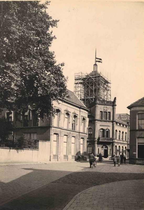 Langestraat 38 vanaf van Loenshof Oude en nieuwe stadhuis 26-9-1931.jpg