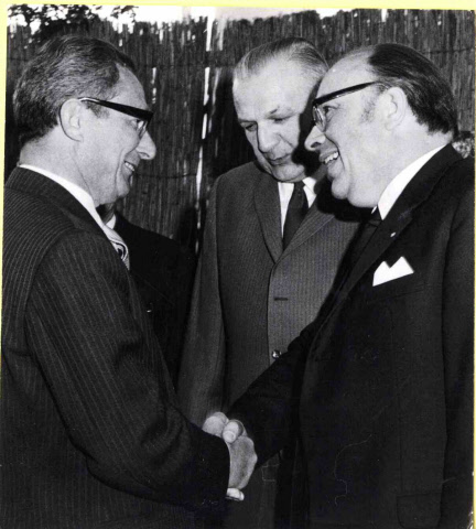 Burgemeester A.J. Vleer met hr. Heupers (V.V.V.) en W.B. Rekers 1965.jpeg