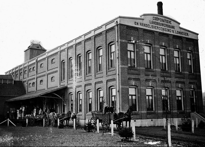 Kottendijk 1 Coöperatieve Landbouwersbank en Handelsvereniging te Lonneker. Lonneker was in 1896 de eerste gemeente in Nederland waar een Boerenleenbank werd opgericht. jaren 20.jpg