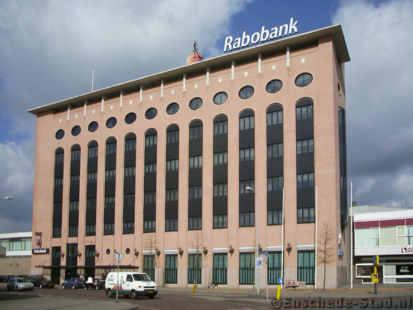 Raiffeisenstraat 75 Rabobank voorgevel.jpg