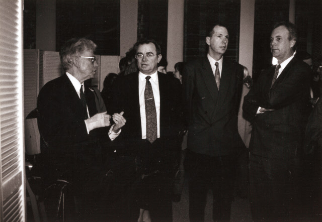 Langestraat 24 Stadhuis Burgemeester Wierenga en o.a. heer M. Bruinsma op nieuwjaarsreceptie 1992.jpeg