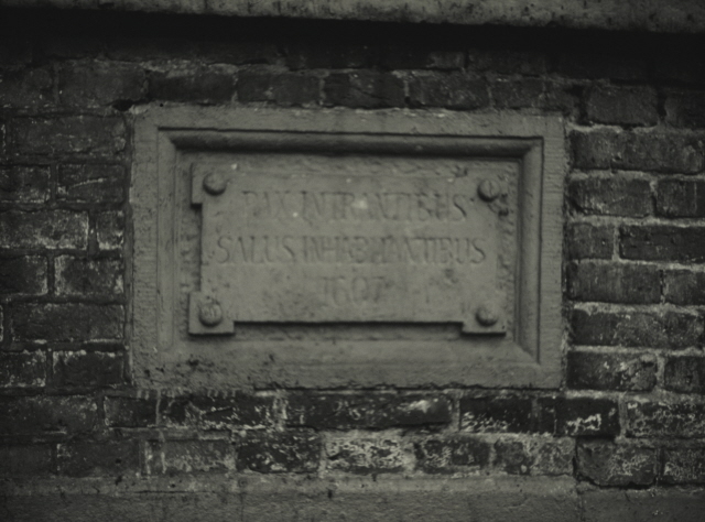 Oldenzaalsestraat 591 Gevelsteen in de boerderij het Amelink 12-12-1971.jpeg