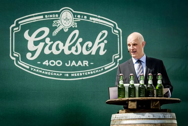Andrei Haret, algemeen directeur van Grolsch, houdt een toespraak op het 400-jarig jubileum 11-5-2015.jpg