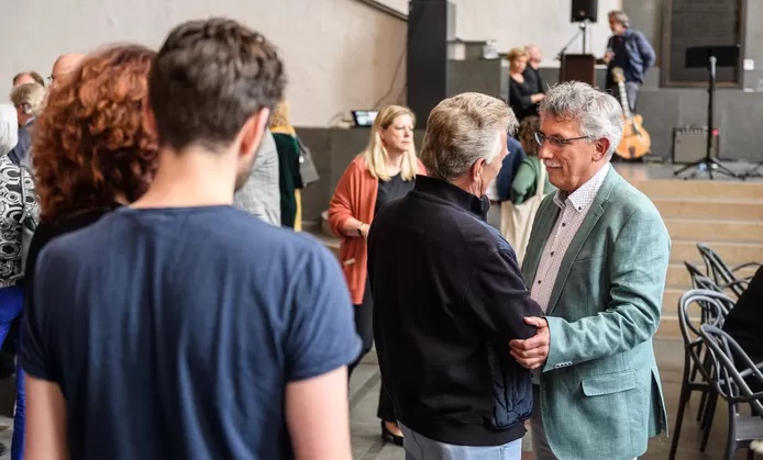 Jeroen Hatenboer krijgt Enschede penning bij afscheid als wethouder 24-4-2018.jpg