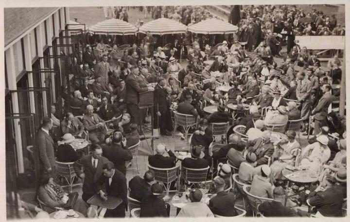 Opening van de gebouwen Op vliegveld Twente. 1932.jpg