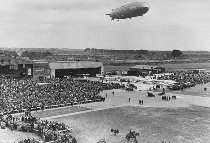 vliegveld Twente Graf Zeppelin 18-6-1932.jpg