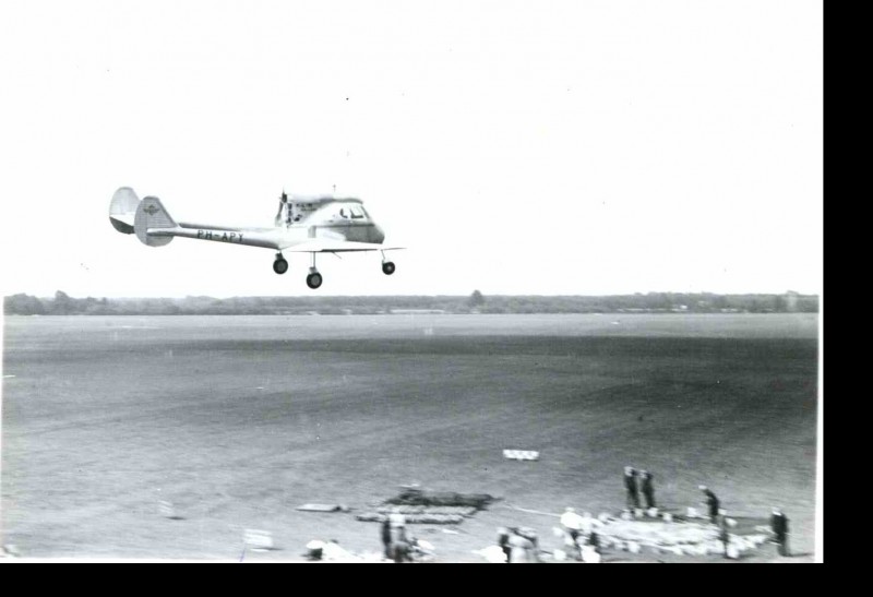 Vliegveldweg 1932 Vliegfeest op het Vliegveld Twenthe met vliegtuig PH-APY.jpg