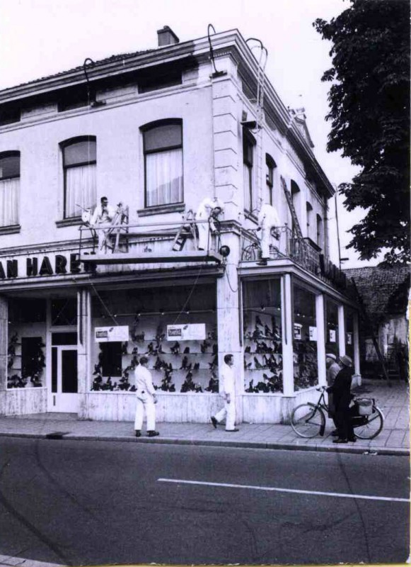 Markt 8 hoek Marktstraat 1964 vroeger villa Cromhoff later schoenenzaak Van Haren.jpg
