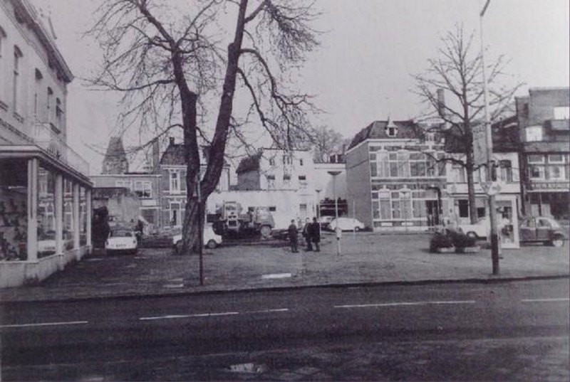 Markt 8 hoek Marktstraat vroeger villa Cromhoff later schoenenzaak Van Haren.jpg