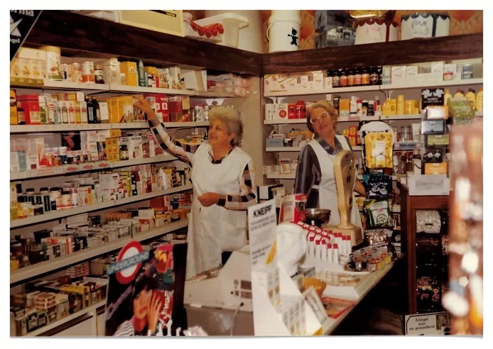 wethouder Nijhuisstraat 250 drogisterij DA interieur 1985.jpg