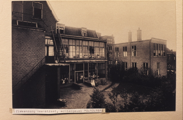 Veenstraat 72 Ziekenhuis Ziekenzorg. De achterzijde 30-12-1914.jpeg