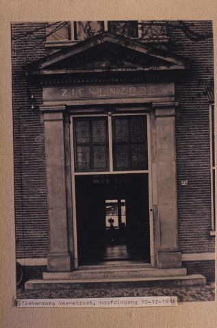 Veenstraat 72 Hoofdingang ziekenhuis Ziekenzorg 30-12-1914.jpeg