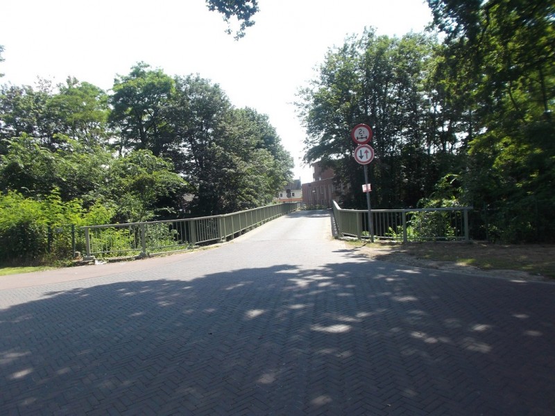 Oosterstraat 137 brug naar Oostveenweg (3).JPG