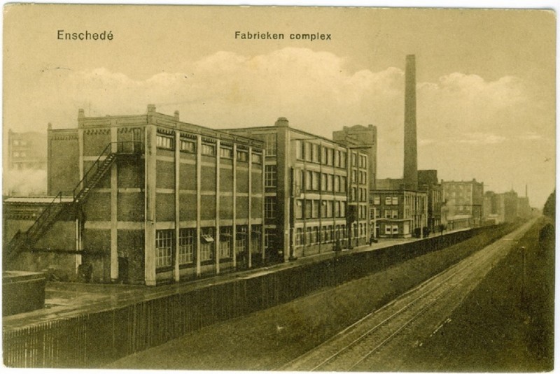 Lage Bothofstraat 13 Van Heek en Co Fabrieken gezien vanaf spoorlijn naar Gronau 17-11-1926.jpg
