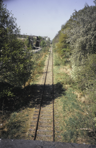 Edo Bergsmabrug Spoorlijn van Enschede naar Gronau, gezien vanaf de Edo Bergsmabrug in westelijke richting 1996.jpeg