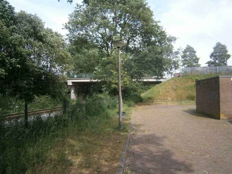 Stinsburg zicht op Edo Bergsmabrug links spoorlijn naar Gronau.JPG