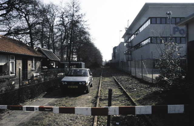Oldenzaalsestraat Spoorlijn Enschede-Gronau nabij fabriek van Polaroid 1996.jpeg