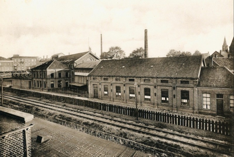 Parallelweg 3 Enschedese Machinefabriek en Ijzergieterij van H.Sepp & Co. 1872-1931 later Matrassenfabriek Gebr. Baarschers. spoorlijn Gronau.jpg