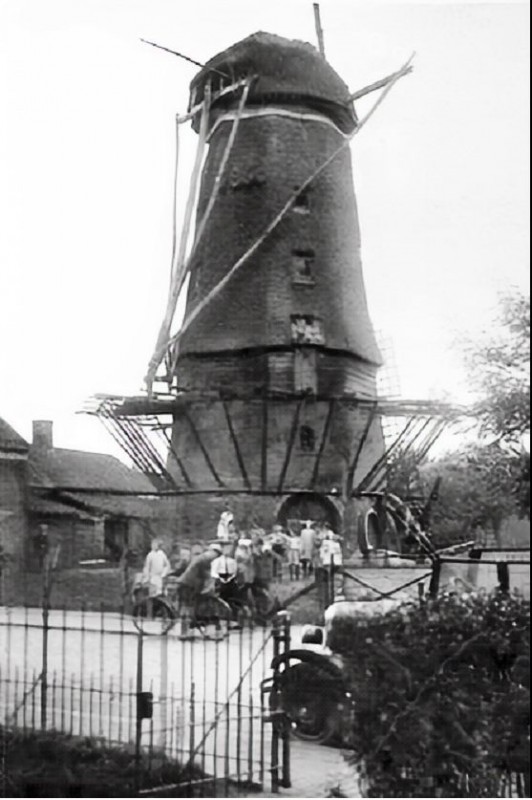 Brinkstraat 78-82 hoek Spelbersgweg en Perikweg Rietmolen 1929. Op die plek staat nu de Renatakerk.jpg