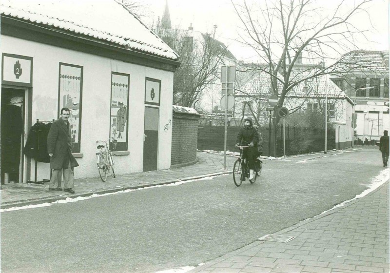 Kloosterstraat 2 Hoek Brinkgaarden. Pand Handje Twee. Febr. 1983.jpg