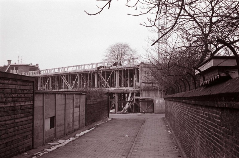 Brinkgaarden Kloosterstraat rechts muur van voormalig kloostercomplex Larinksticht.jpg