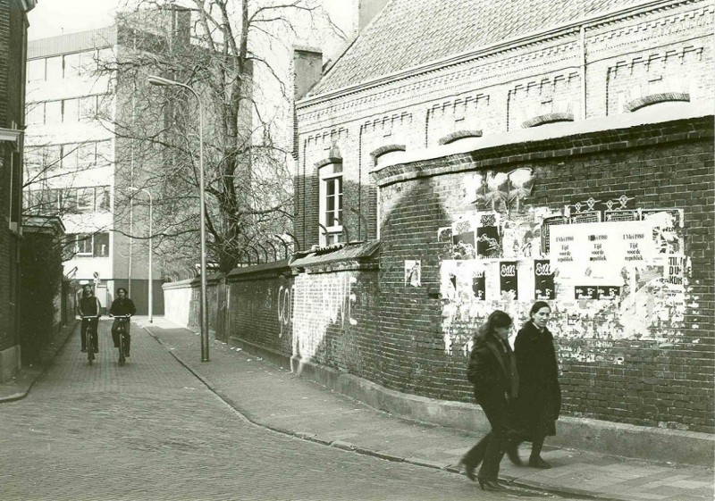 Brinkgaarden Gezien in de richting van de Kloosterstraat feb. 1980.jpg