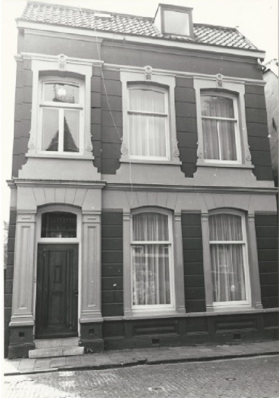 Noorderhagen 22 vroeger woonhuis dokter Joosten. Foto 21-5-1980 .  in 2016 is hier restaurant De Tropen gevestigd.jpg