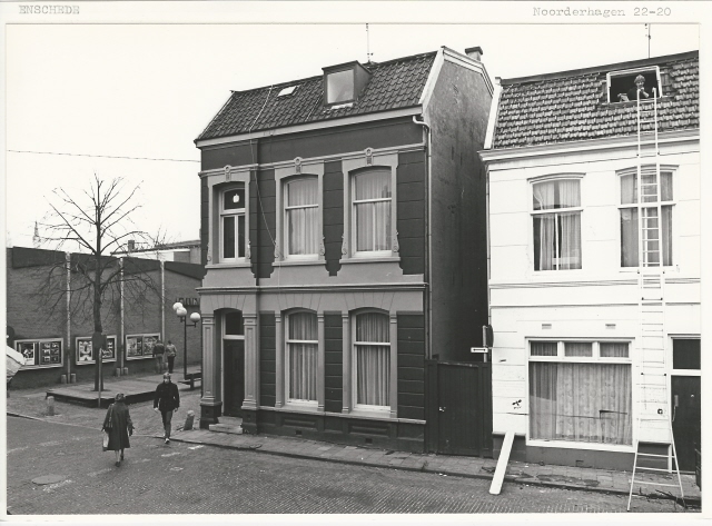 Noorderhagen 22 Links de Bolwerkstraat met bioscoop Alhambra 22-1-1981.jpeg