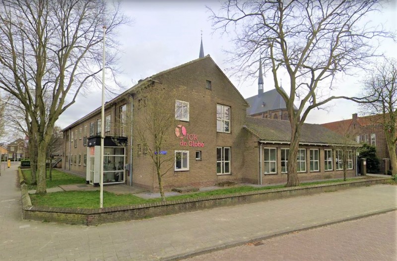 Dr. Benthemstraat 54 hoek van Alphenstraat basisschool IOK De Globe vroeger Jozefschool.jpg